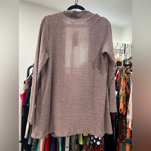 NWT Cozy Tan Pink Rose Sweater
Cardigan SIZE L Women's Pink Open-Front Sweater - Picture 7 of 7